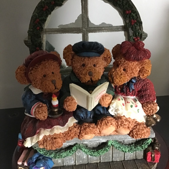 Berry Bears The Carolers  Music Box plays Oh Little Town of Bethlehem - Picture 5 of 7